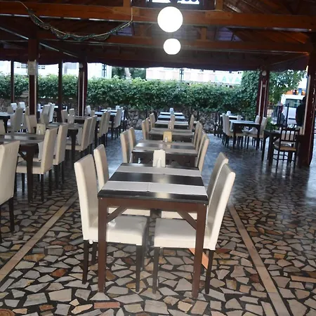Otel Ares City *
